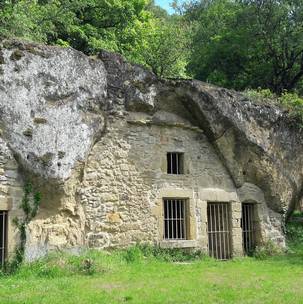 maison troglodyte chateauneuf sur Isère