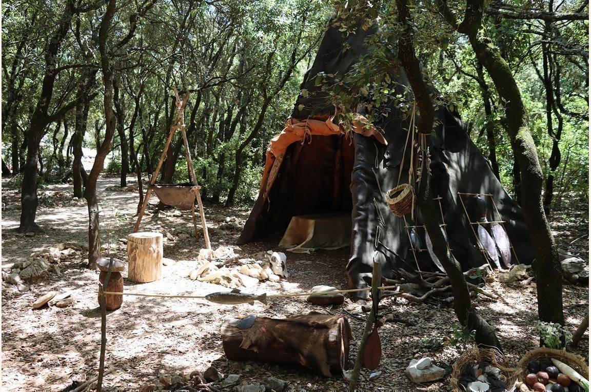 Espace d'animations - Campement Paléolithique reconstitué