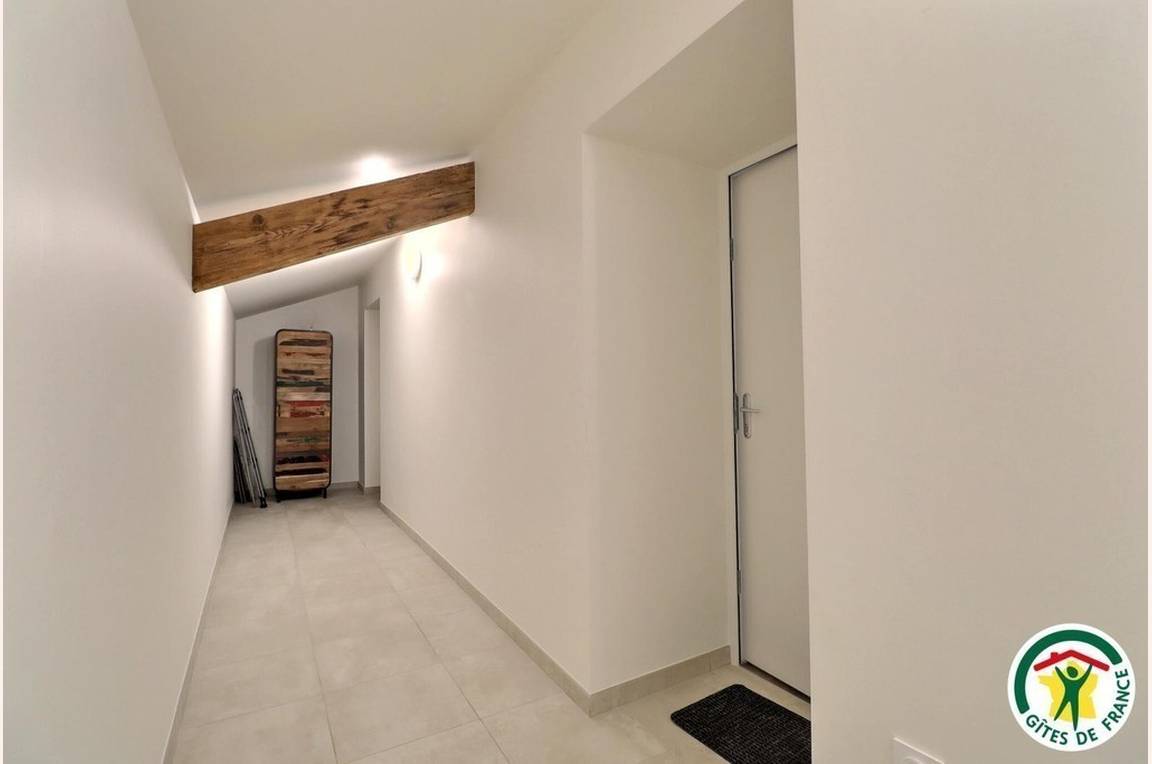 Couloir commun desservant les deux studios