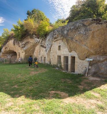 A l'ombre des troglodytes