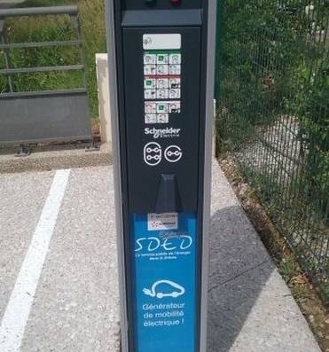 Borne de recharge pour véhicule éléctrique et hybride - Beaumont lès Valence